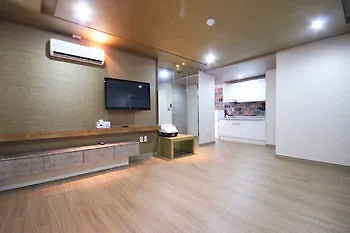 Hotel June Haeundae 2*, Busan