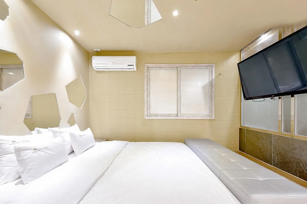 Hotel June Haeundae 2*, Busan