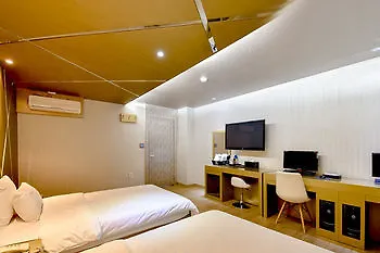 Hotel June Haeundae 2*, Busan